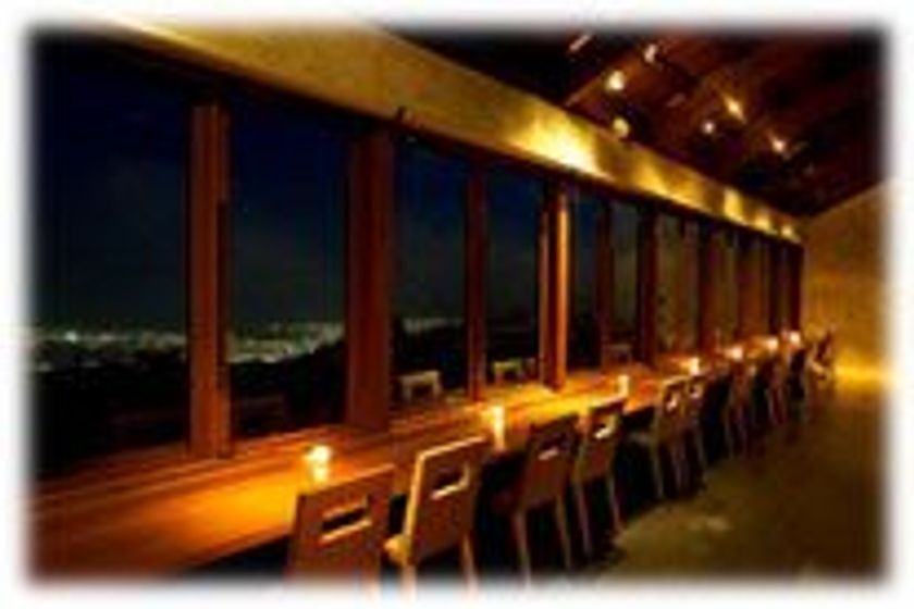 六甲ガーデンテラス「グラニットカフェ」
平日ディナー予約ができるようになりました！
記念日におすすめの六甲枝垂れ「貸切プラン」も開始！