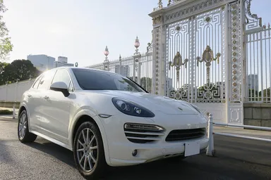 番町　ポルシェカイエン 4