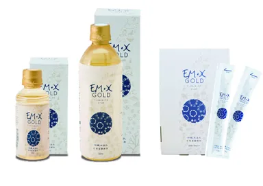 写真(左から)：「EM・X GOLD　200ml　2,263円(税込)」、「EM・X GOLD　500ml　4,650円(税込)」、「EM・X GOLD　10ml×10包　1,296円(税込)」