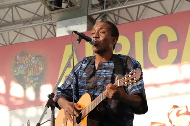 ヴィクター・デメ氏のライブ