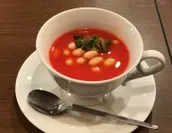 蒸し大豆と野菜ジュースのスープ仕立て