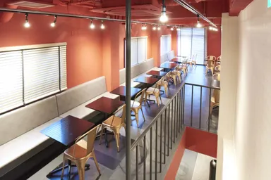 ヘンリーズバーガー秋葉原　インテリア