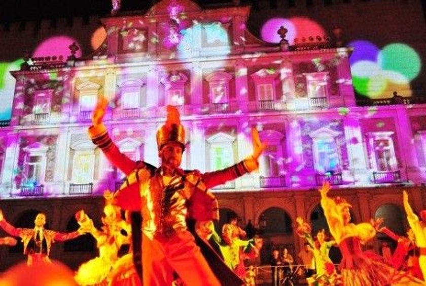 【志摩スペイン村】
　ゴールデンウィークはナイター営業
　昼も夜も！大迫力のライブスペクタクルを上演！