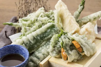 日高の春うにと春野菜のてんぷら盛り合わせ＜1,999円＞