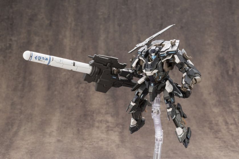 大人気ゲーム『ファンタシースターオンライン２』の
A.I.Sが新規武装パーツを追加して「Black Ver.」として登場！