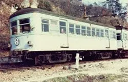 【イメージ写真】現役で走行中のクハ１３１形　写真撮影：松井正史