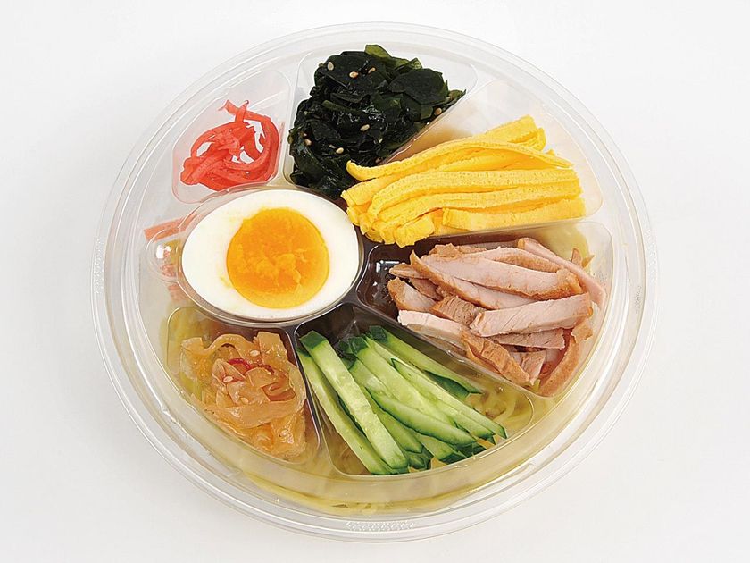 三層玉子麺を使用し、茹でたての麺を再現
生まれ変わったミニストップの「冷し中華」
～麺、具材、スープ、すべてを刷新～