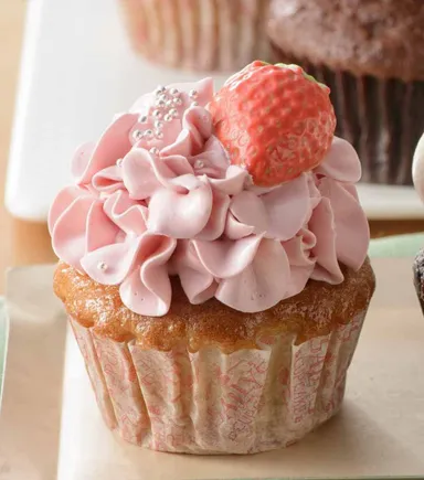 【サリーズカップケーキ】プレミアム銀龍いちごバニラ