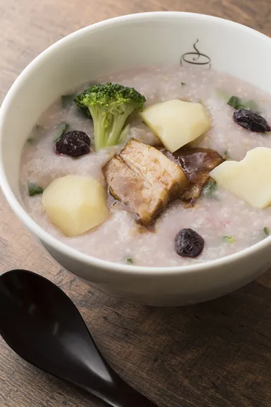 【粥餐庁】角煮と北あかりの北海道ハスカップ粥