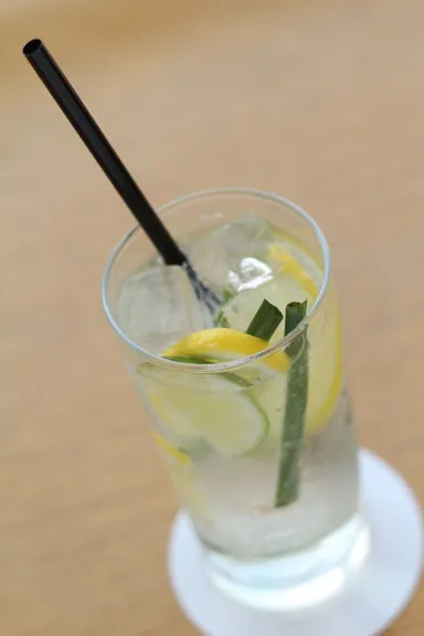 エルダーフラワーのハーブソーダ