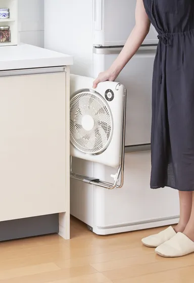 おどろきの軽さにこれまでにないコンパクト収納