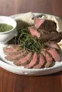 ディーン＆デルーカ　牛もも肉の岩塩焼きスピナッチクリーム添え