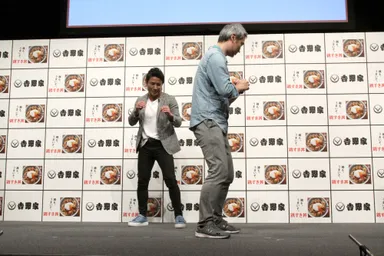 魔裟斗さん、吉野家ファンのお尻へキックの“プレゼント”