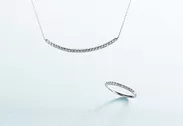 Pt950／Diamond　Necklace 152,000円＋Tax／Ring80,000円＋Tax
