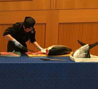 鮪解体ショー 2