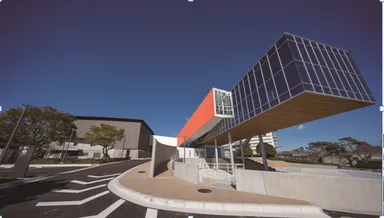 新館・本館の外観写真