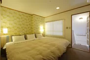 お部屋で遊べるルーム　寝室キングサイズベッド