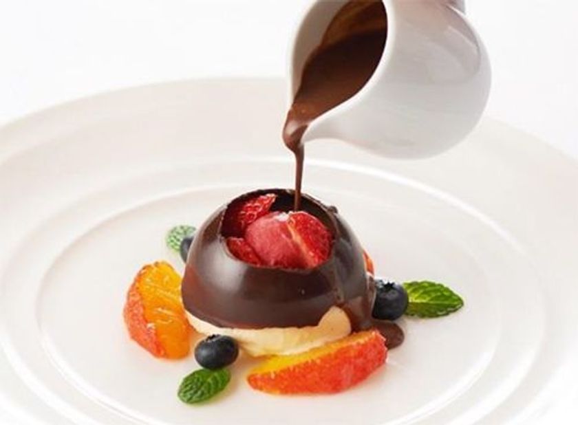 スイーツで楽しむ魔法　食べ方はお好みで
ロビーラウンジにて「ショコラドーム・マジック」を販売
2018年6月1日(金)より JRホテルクレメント高松にて