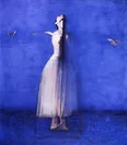 ロバート・ハインデル「White Dancer on Blue」(c)ROBERT HINDER メインビジュアル提供：アート・オプセッシオン