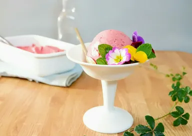 写真2_ラズベリーと完熟バナナのジェラート