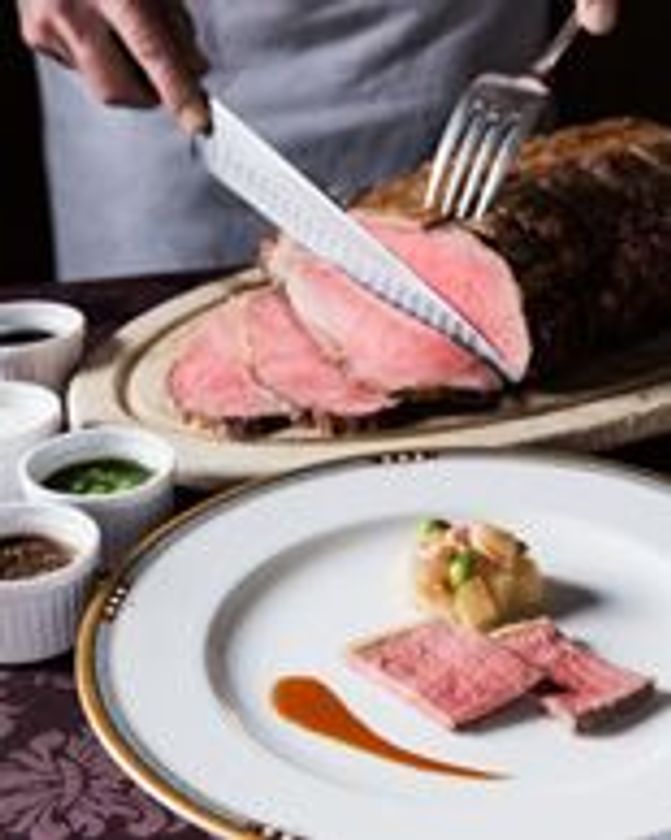 最大20％オフ！お得にビュッフェを楽しめる前売券
夏休みの家族時間や、グループでのご利用に最適
【200セット限定】「ナイト＆デイ 4DAYSチケット」
ホテル阪急インターナショナルにて販売中