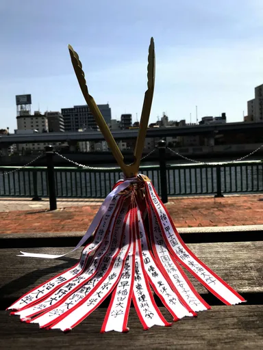 黄金のトングトロフィー