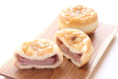 新登場の北海道産苺のミルクあんぱん