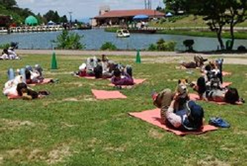 自然を感じながら愛犬との絆が深まる
5月27日（日）「六甲山のドッグヨガ」開催！