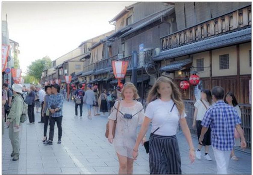 ～訪日外国人のお客様にも快適な阪急電車を目指して～
駅や車内におけるインバウンド施策を進めます