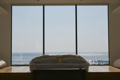 壁一面の窓に広がるパノラマビュー