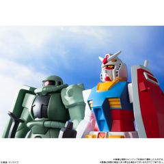 「すごい…親父が熱中するわけだ。」ガンダム／量産型ザクの劇中作画を再現したビックサイズのソフビフィギュアが登場