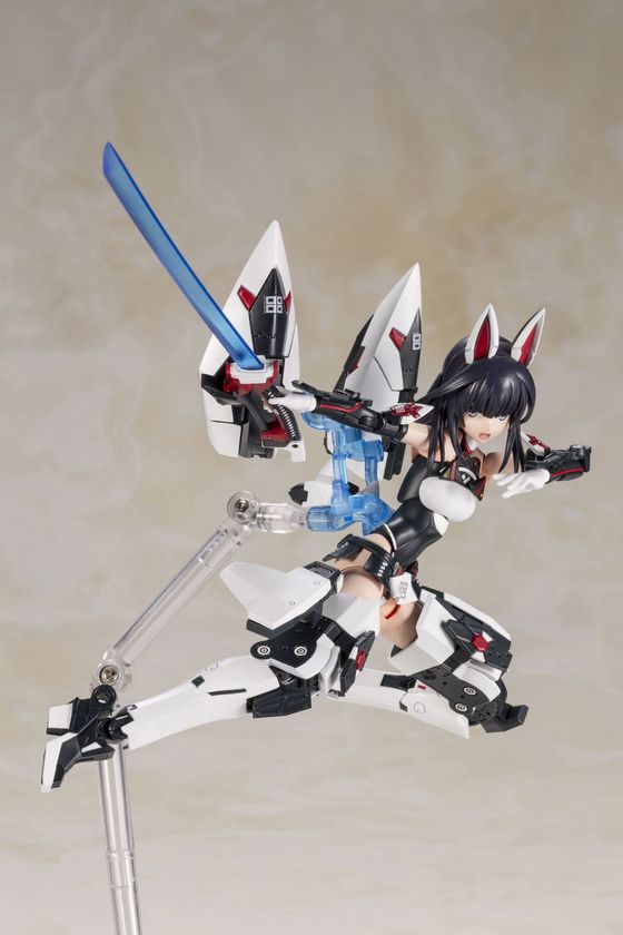 大好評配信中のソーシャルゲーム『アリス・ギア・アイギス』と
『メガミデバイス』のコラボレーション！
『メガミデバイス』コラボレーション第１弾はトップアクトレスの「吾妻 楓（あがつま かえで）」！