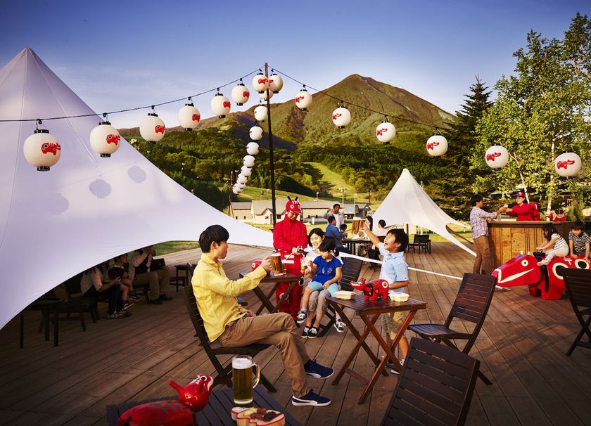 星野リゾート　磐梯山温泉ホテル（会津磐梯エリア）
ファミリーもウェルカム！べこジェニックな
「赤べこビアガーデン」開催
期間：2018年7月2日～8月31日