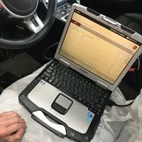 愛車の健康診断も専用コンピューターで安心です