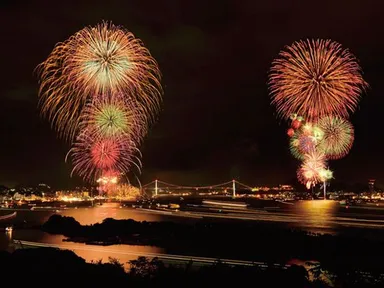 関門海峡花火大会＜山口県下関市、福岡県北九州市＞