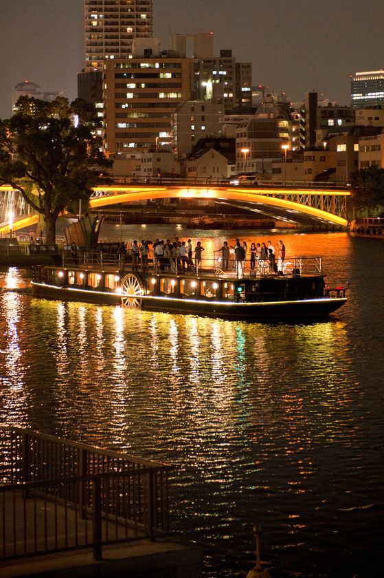 舟遊びは大人の粋な夕涼み。
「ひまわり納涼ビアクルーズ」を運航します