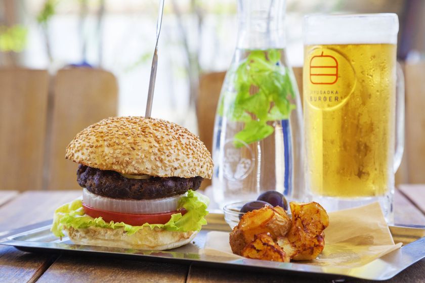 主役は“野菜”？オーダー後に作るヘルシーバーガー店
『自由が丘バーガー 青山店』6月6日11:00にオープン！