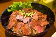 ガッツリ！牛サーロインステーキ100g丼