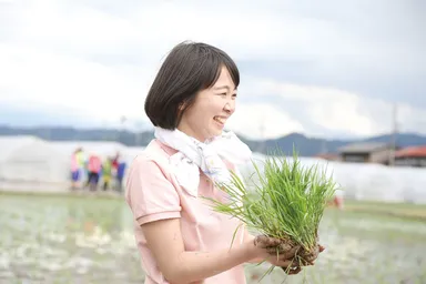 蔵人スタッフ田植え3