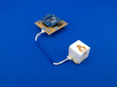 三次元方向の変位が検出できる柔軟触覚センサー