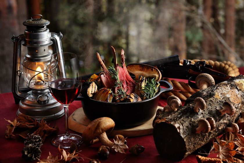 星のや富士（山梨県・富士河口湖町）
猟師のスタイルに倣い、秋の味覚をワイルドに味わう
「秋の狩猟肉(ジビエ)ディナー」提供開始
期間：2018年9月1日〜11月30日