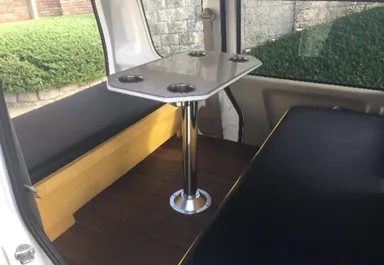 【“楽キャン“の内装】