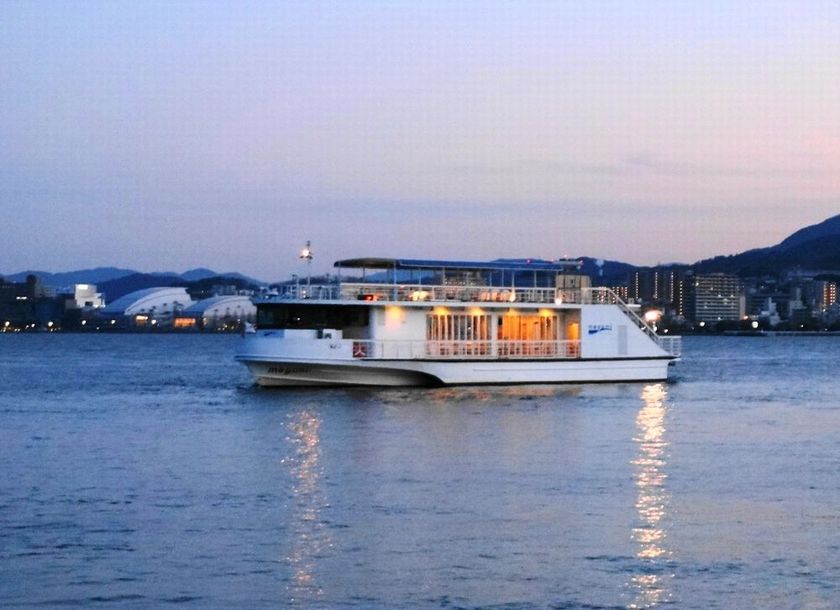 初企画！湖上夕涼み！
飲み放題、食べ放題で楽しむ船上ビアガーデン！ 
「びわ湖 ビア・ボート」
6月20日（水）より運航開始