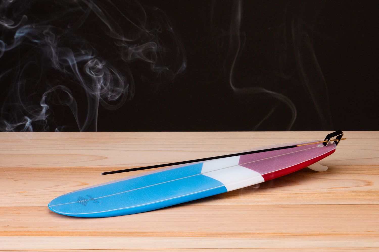 サーフボード型のお香立て「サーフバーナー」発売！ 焚いて楽しく、見