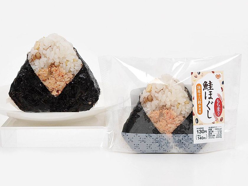 “おいしく健康”な食事を手軽に
具材が見える「もち麦入り国産十六穀米おにぎり」
６/１２（火）より２品同時発売