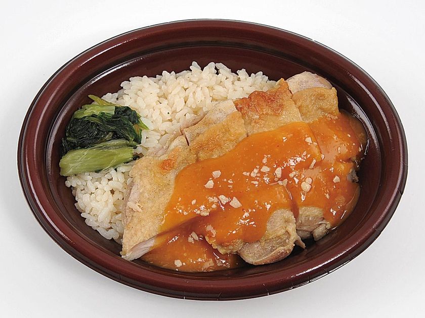 梅雨のジメジメを吹き飛ばせ！
エスニック弁当シリーズを６/１９（火）より発売
第1弾は「海南風チキンライス」＆「バターチキンカレー」