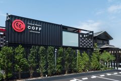 千葉・コンテナ建築ホテル「COFF」ミライロ社監修で車いすの宿泊でも快適な施設へ