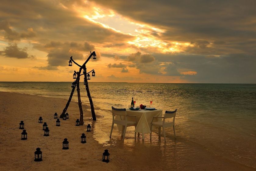 星のや竹富島（沖縄県・竹富島）
八重山の自然を舞台に極上の記念日を演出「星砂ビーチダイニング」開催
期間：2018年7月1日〜8月10日