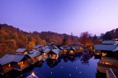【星のや軽井沢】集落全景（秋）