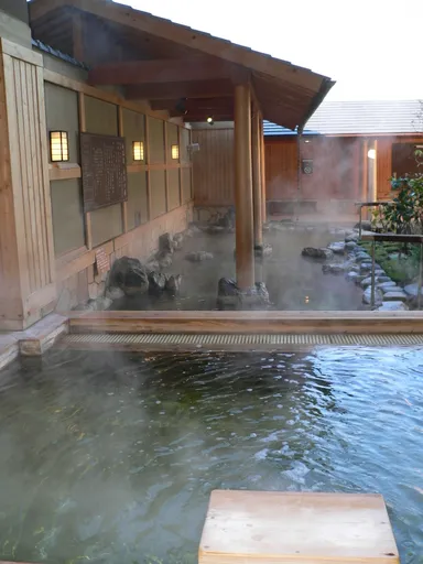 岩風呂と檜風呂